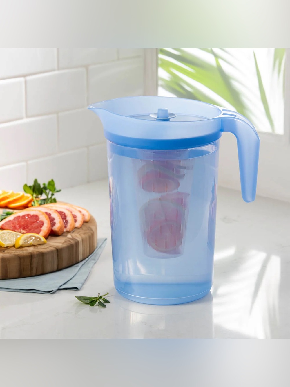 Tupperware® Ilumina 1-Gallon Pitcher with Infuser | 1 Gal / 3.8 L
